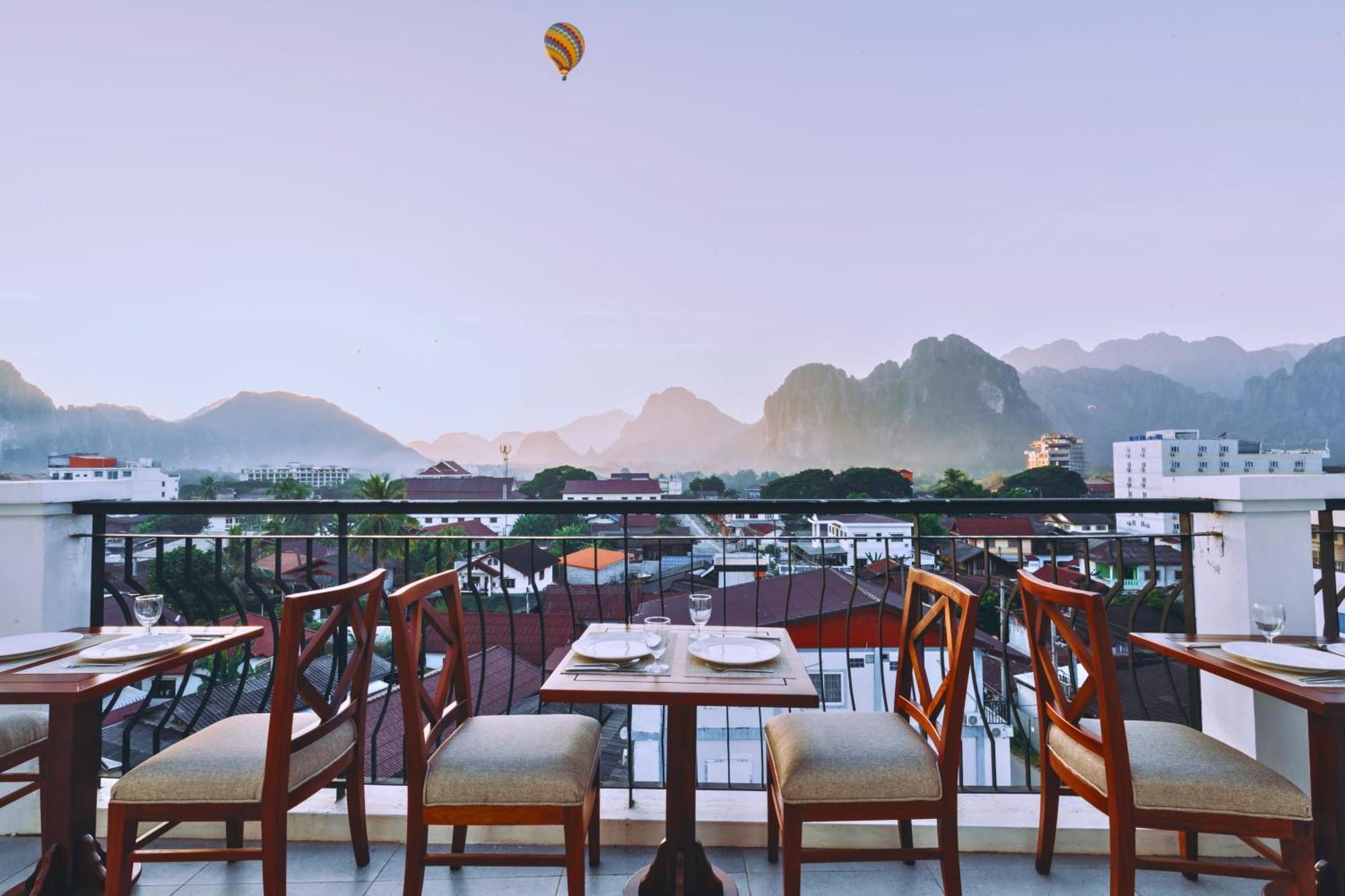 Oudomsin Vangvieng Hotel Vang Vieng Exterior photo