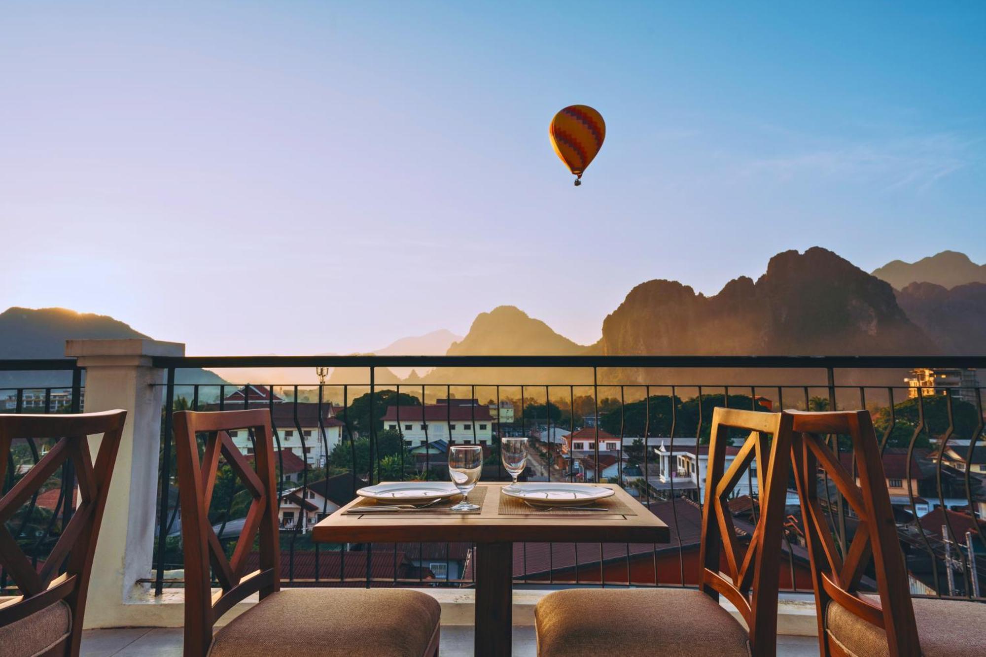 Oudomsin Vangvieng Hotel Vang Vieng Exterior photo