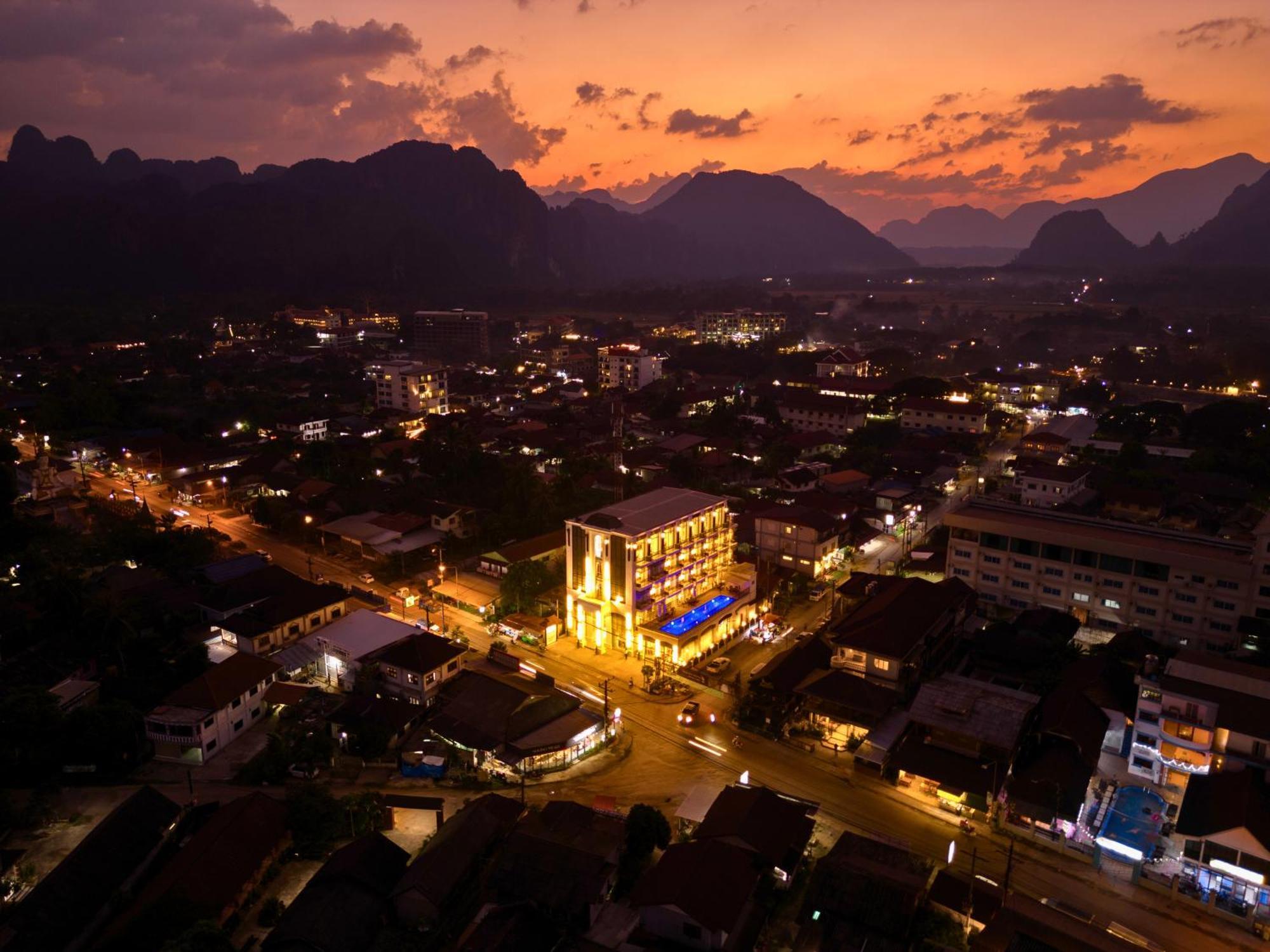 Oudomsin Vangvieng Hotel Vang Vieng Exterior photo